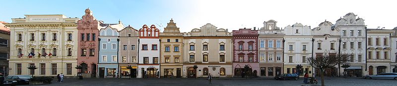 800px-Pardubice_Pernstynske_namesti_jv_strana.jpg